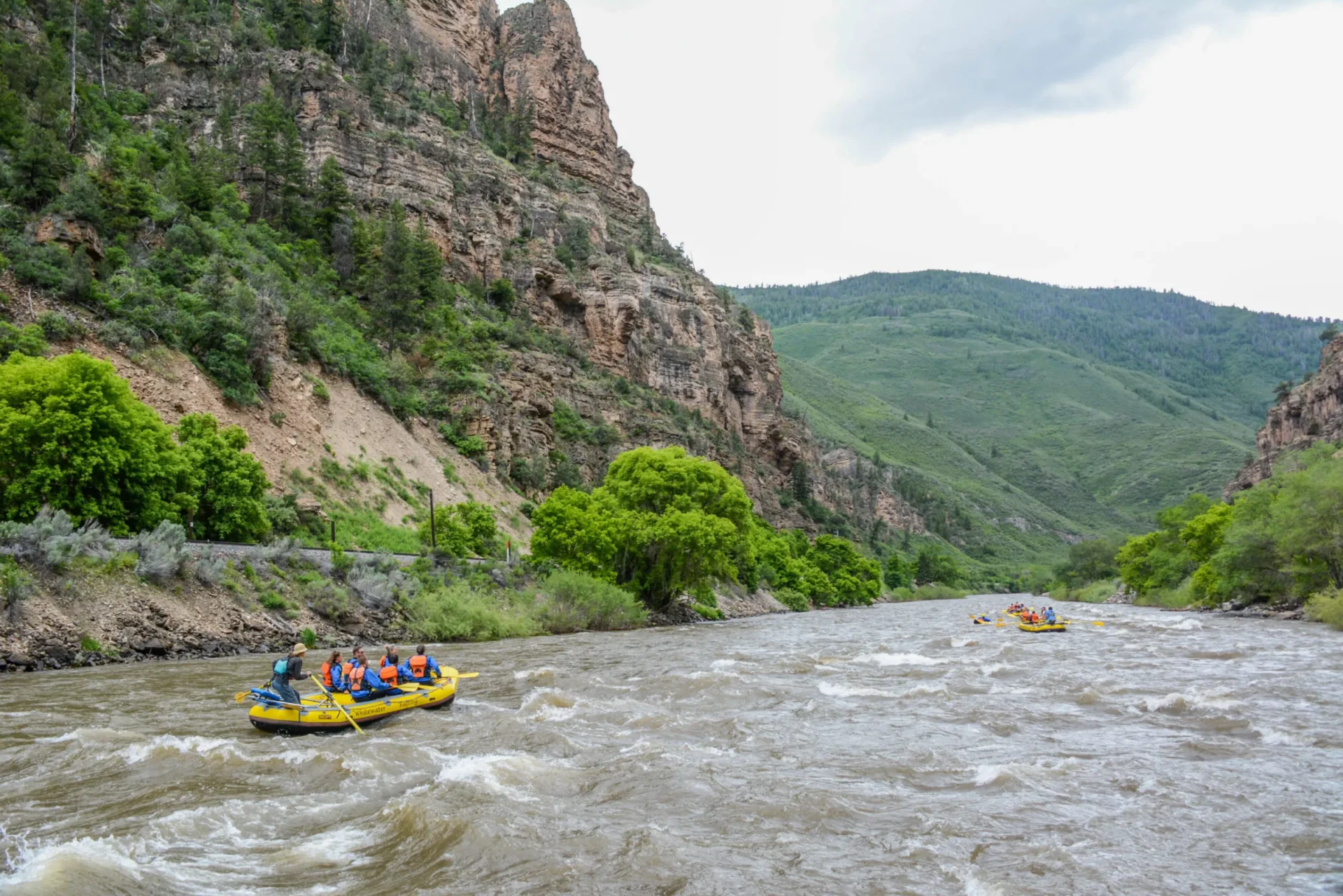 Whitewater Rafting Advantages in Glenwood Canyon